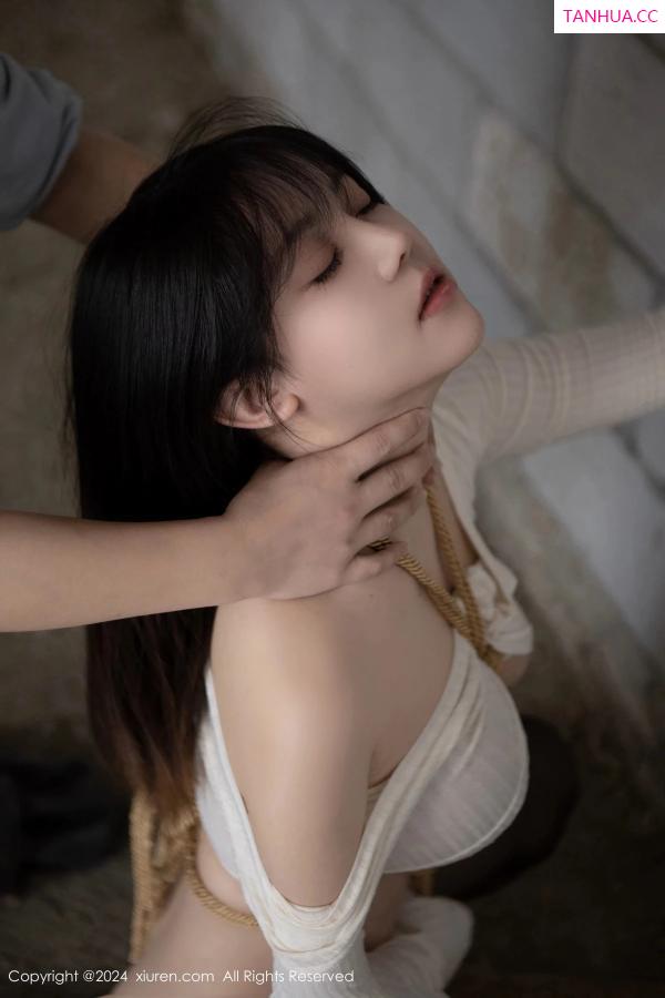 豆瓣酱  [XiuRen]高清写真图 2024.04.23 No.8439 豆瓣酱 美腿黑丝第41张图片